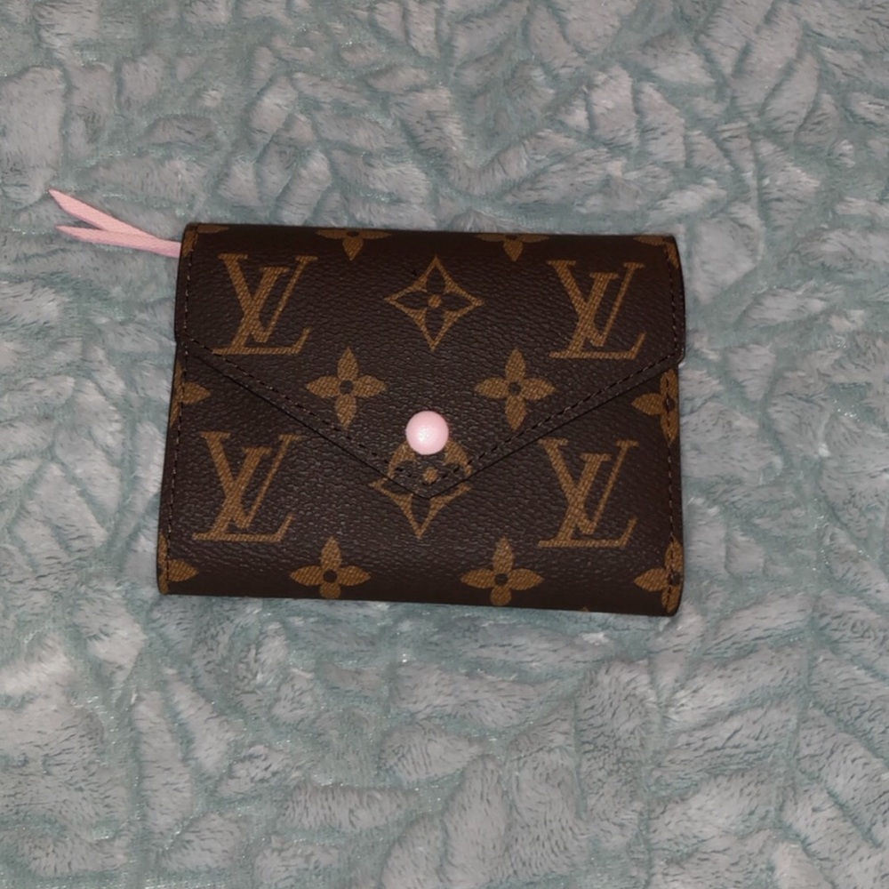 Louis Vuitton VICTORINE wallet